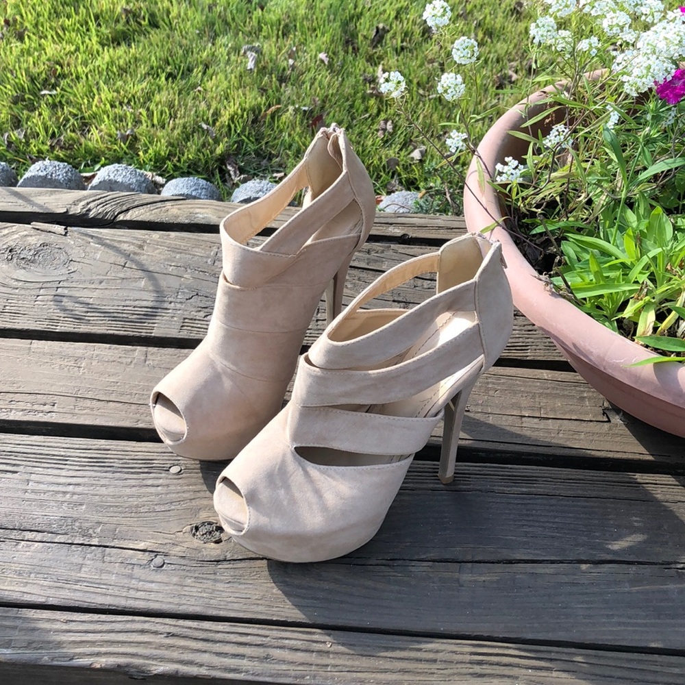 High heel shoes